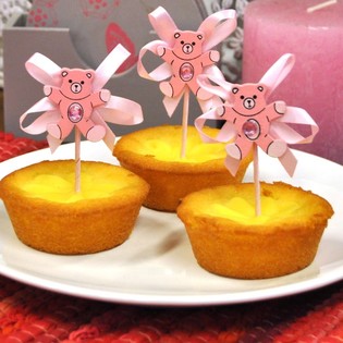 Cupcake Pinde til F&oslash;dsel - Lyser&oslash;d Bj&oslash;rn (12 stk.)