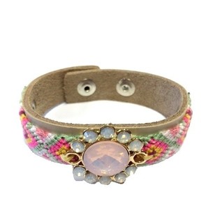 Luksus Ibiza Look Armb&aring;nd Creme/Taupe Blomst (1 stk)