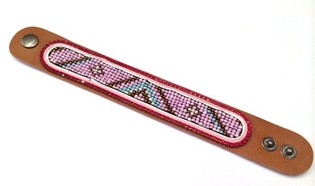 Læderarmbånd Aztek med røde strassten (1 stk.)