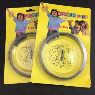 Magic Rings / Flow Rings - Kinetisk 3D Magisk Ring - MULTI FARVE | P&Aring; KORT (12 stk.)